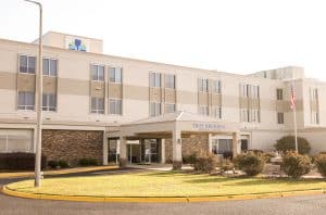 an empty parking lot in front of a building